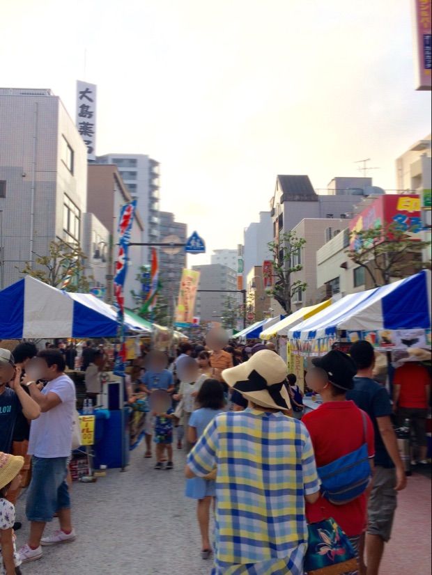 イベント報告 8月2日の 世界一大きい金魚すくい 選手権は2分間に55匹すくった女の子が優勝 ローカル情報 ふじさわ部 イベント報告 8月2日の 世界一大きい金魚すくい 選手権は2分間に55匹すくった女の子が優勝 ローカル情報 ふじさわ部