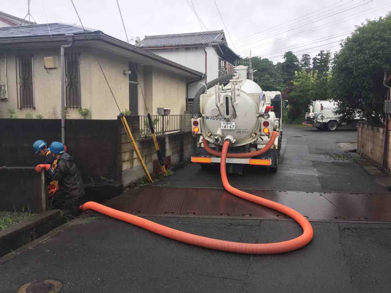 排水路のヘドロ浚渫工事 山本節