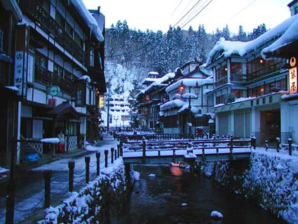 銀山温泉の泉質と温泉街 銀山温泉