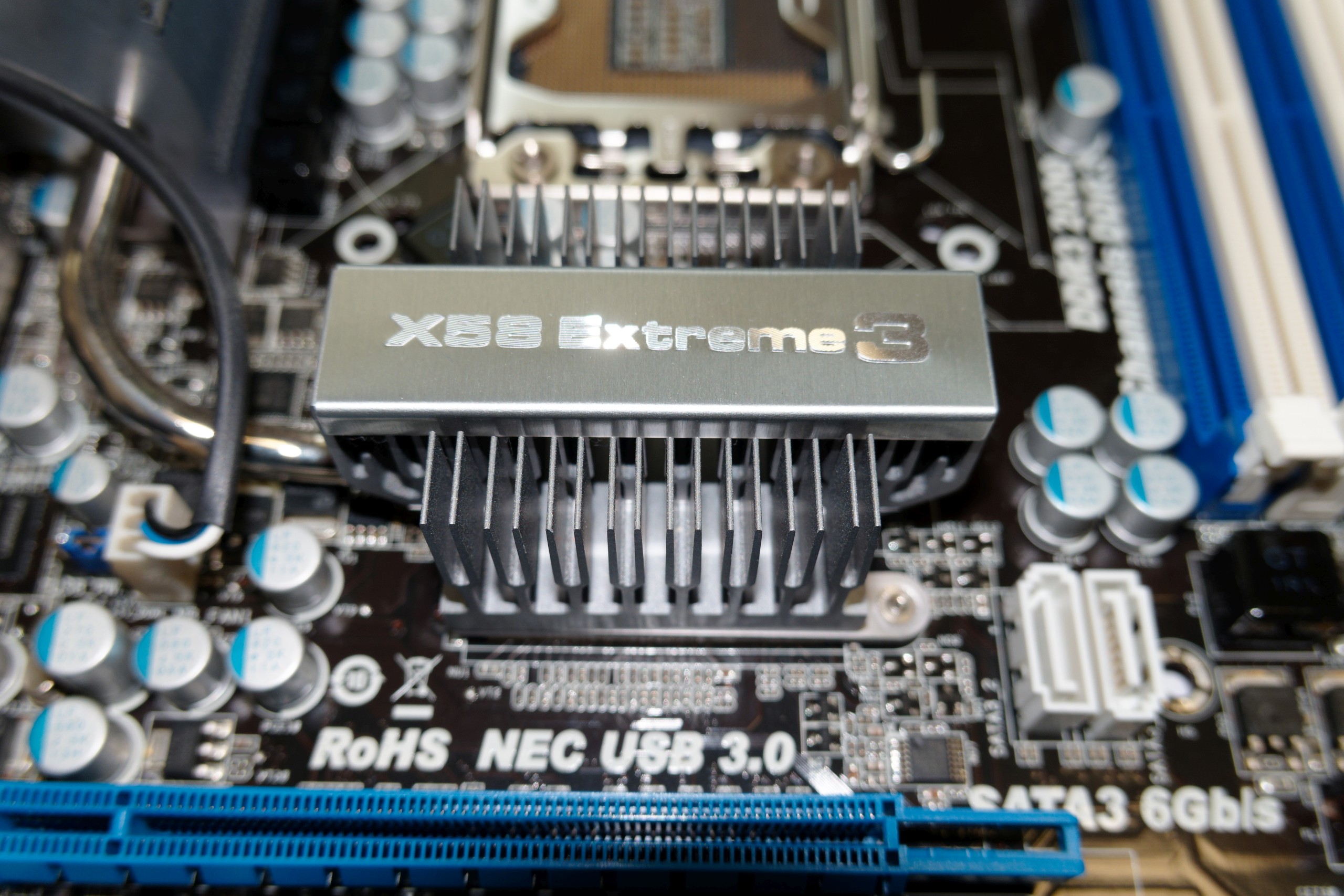 昔のパーツ 初代core I7 X58 Extreme3 因画応報