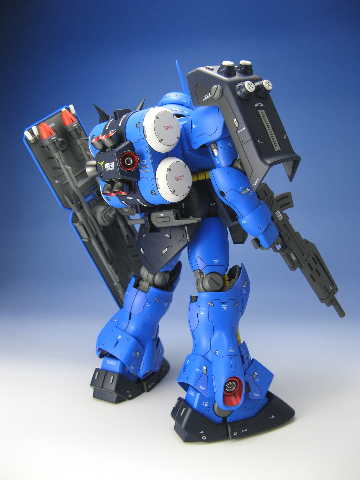 1/100スケール MG AMS-119 ギラ・ドーガ レズン・シュナイダー専用機