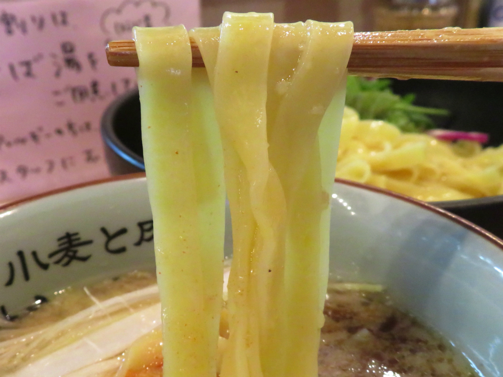 小麦と肉 桃の木 新宿御苑前 背脂生姜醤油 サラダ付 Return Of The Funky 麺