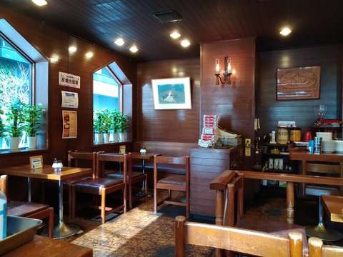 店内左
