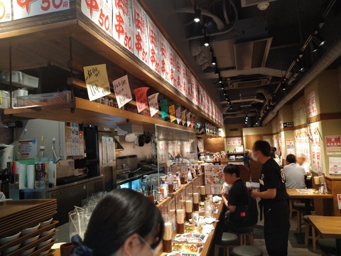 伝串 店内