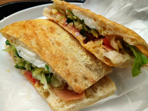 DEAN&DELUCA_生ハムモツァレラホットサンド