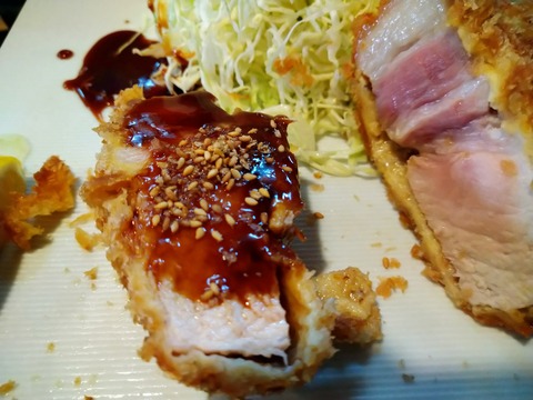 32℃豚ロース とんかつソースをかけて食べる