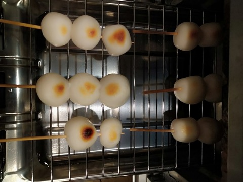 だんごをさらに焼く