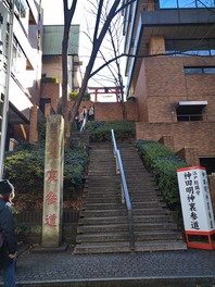 神田明神_裏参道_bk