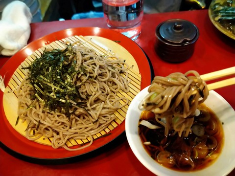 ざるそば食べる
