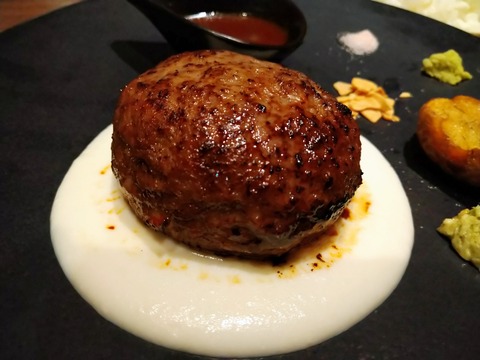 溶岩焼ダイニング 溶岩ハンバーグはまんまるだ。