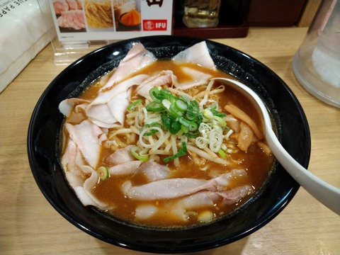 赤味噌肉ラーメン   )