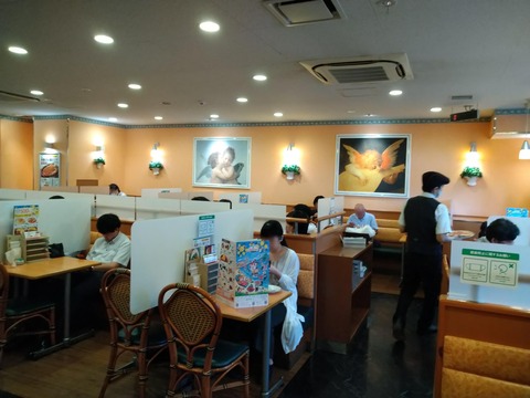 サイゼリア店内