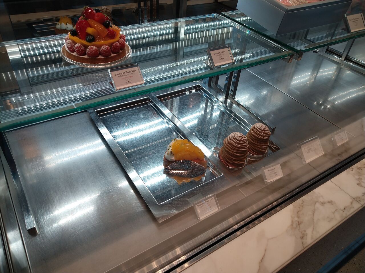 虎ノ門ヒルズの ペストリーショップ アンダーズ東京 でエクレアを食べた 甘酸っぱかった ふと思い立ってやってみた グルメな日常 編