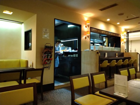 喫茶ルナ 店内