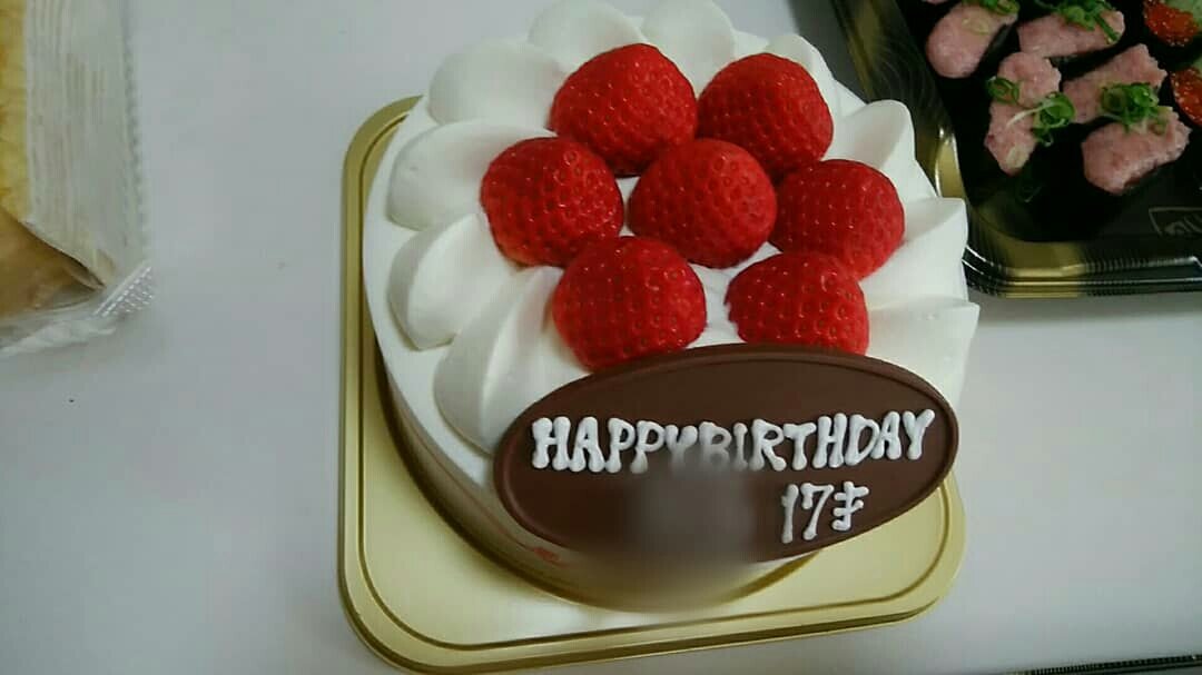 息子の17才の誕生日をくら寿司のテイクアウトとコージーコーナーのバースデーケーキで祝う まんてんブログ