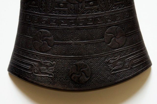 実家の蔵から 古寒山寺 遺跡の様な彫刻文様 釣鐘型 古い硯 書家 書道
