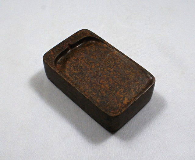 【豆斑玉石の古硯 清代】◆茶紫の豆斑美石◆珍品◆黄楊木の天地蓋◆七吋位◆魯硯 すずり天神蔵硯録(硯譜) 中国硯の部-12 豆斑石小硯