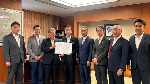LINE_ALBUM_佐々木紀国交副大臣申し入れ_260727_19
