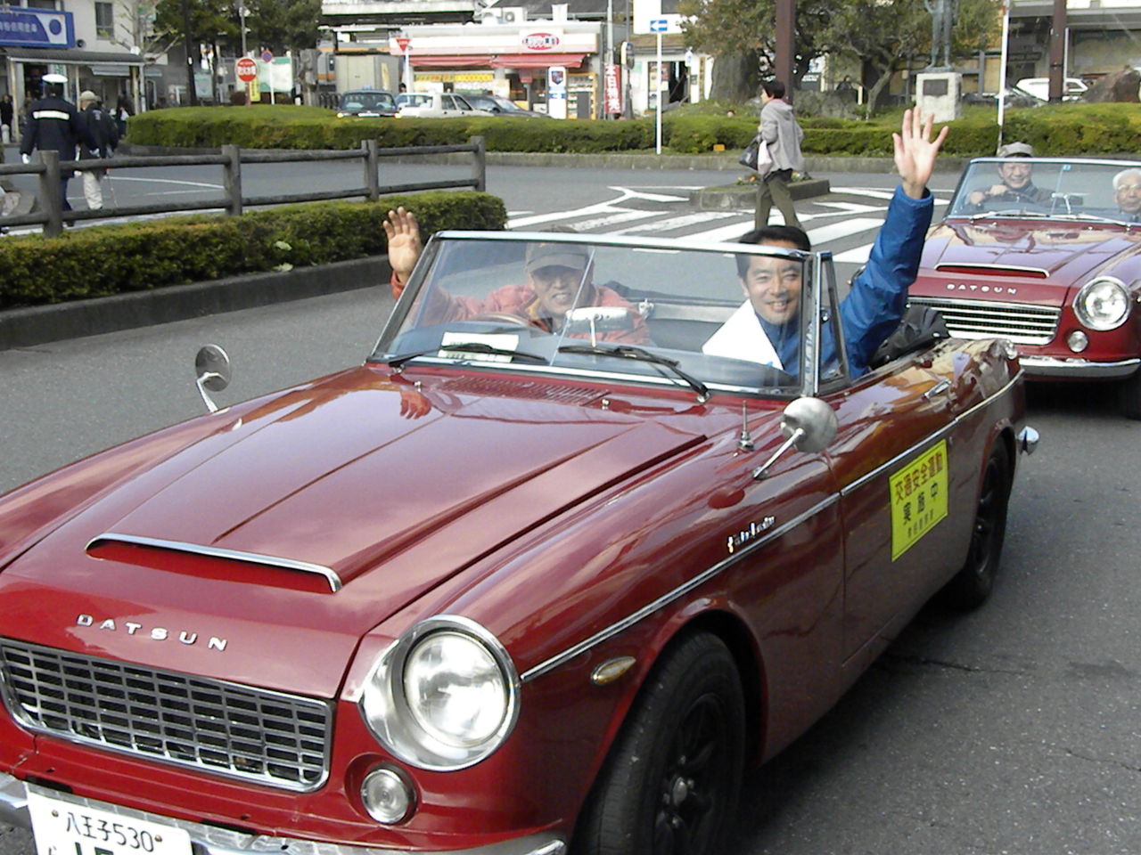 1707 街宣車はオープンカーで 衆議院議員 井上信治の活動報告