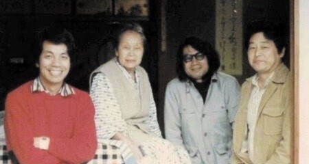 （左から）北村さん、郷土史家の今井野菊さん、古部族研究会の田中基さん、野本三吉さん＝北村さん提供