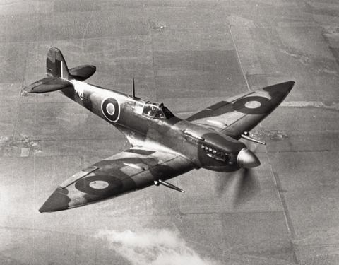 Spitfire_VII_Langley_USA