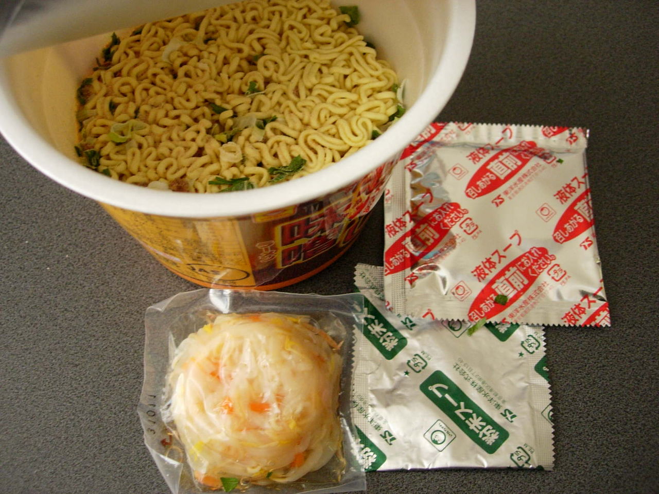 でかまるバリシャキ もやし味噌ラーメン インスタント麺を勝手に批評するブログ