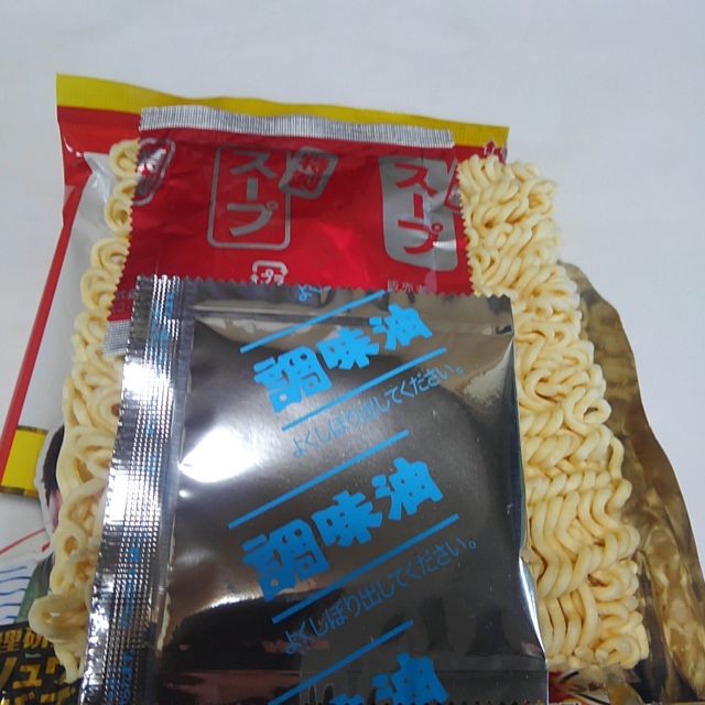 サッポロ一番 サンヨー食品 しょうゆ味油そば ガーリックバター風 世界一インスタントヌードル 仮