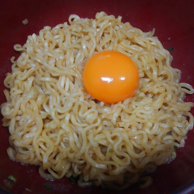 サッポロ一番 サンヨー食品 しょうゆ味油そば ガーリックバター風 世界一インスタントヌードル 仮