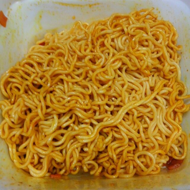 マルちゃん 東洋水産 黒い豚カレー焼そば でか盛 世界一インスタントヌードル 仮