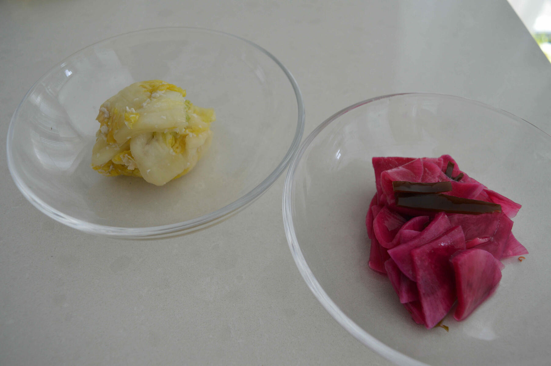 お漬物二種 白菜の塩麹漬け 紅大根の甘酢漬け 花宴の台所便り