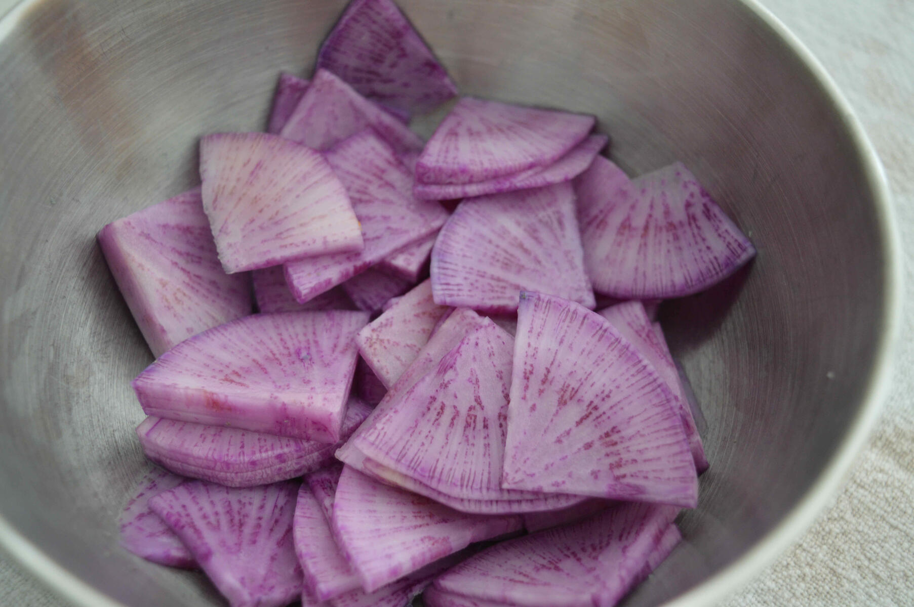 お漬物二種 白菜の塩麹漬け 紅大根の甘酢漬け 花宴の台所便り お漬物二種 白菜の塩麹漬け 紅大根の甘酢漬け 花宴の台所便り