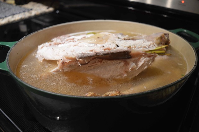 残り物のターキーヌードルスープ