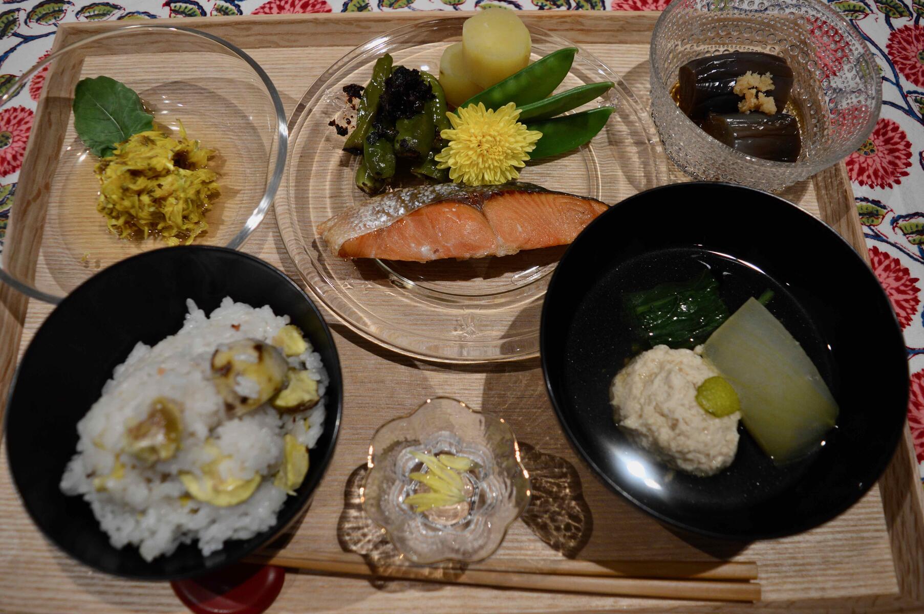秋のお膳 栗ご飯に菊の酢の物 花宴の台所便り 秋のお膳 栗ご飯に菊の酢の物 花宴の台所便り