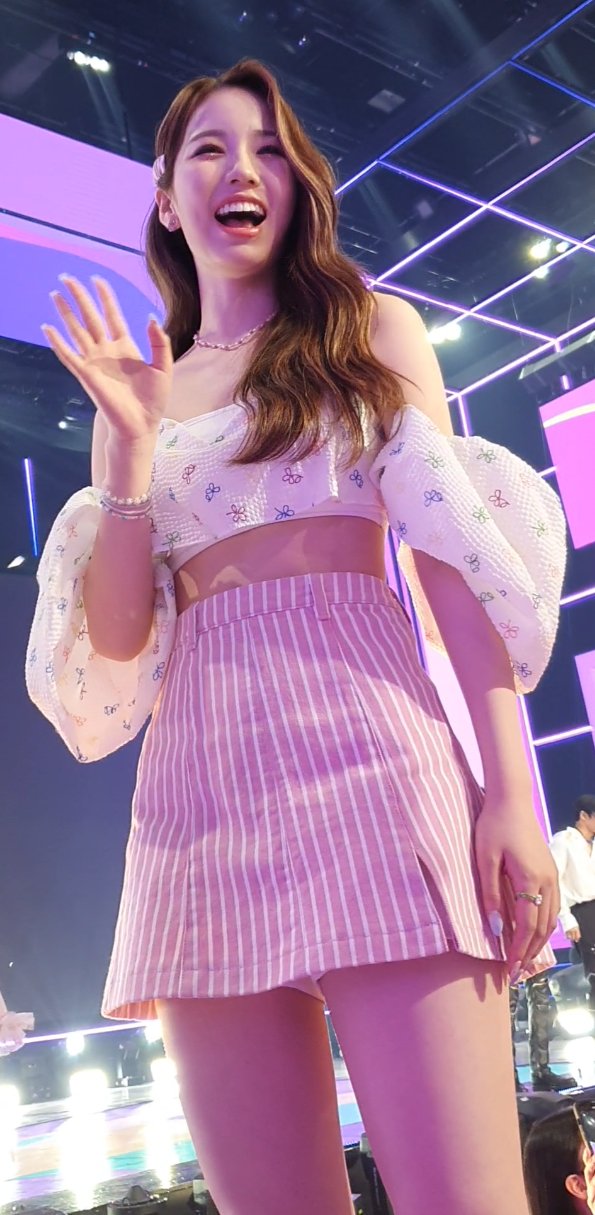 Niziu アヤカ Kcon 今頃 今更 今から少女時代