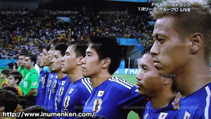 tv_09(サッカーW杯「日本VSコートジボワール」日本代表_国歌斉唱