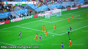 tv_12(サッカーW杯「日本VSコートジボワール」前半、長友のパス