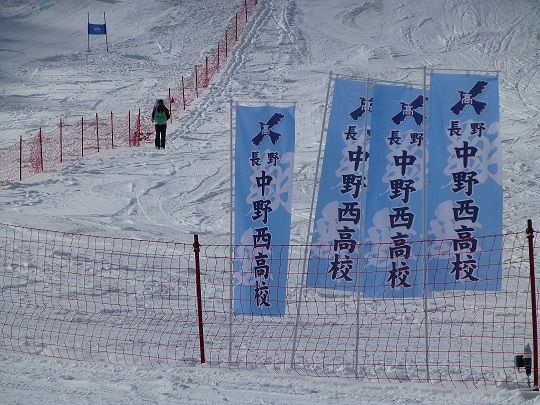 応援旗がゲレンデではためきます 中野西高校 部活動公式blog