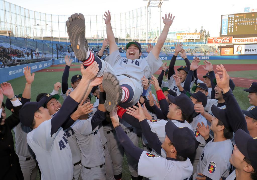 狗鷲タイムス慶應大岩見(楽天)、リーグ優勝で胴上げされる ※108キロ 	コメントコメントする