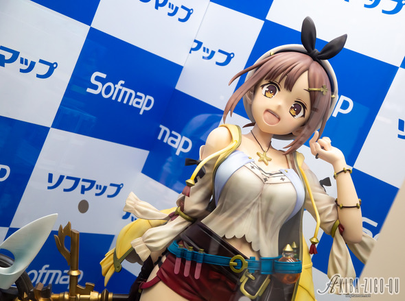 お値段280万円の ライザ 等身大フィギュア ソフマップ背景に囲まれ予約する猛者を待つ アキバジゴク お値段280万円の ライザ 等身大フィギュア ソフマップ背景に囲まれ予約する猛者を待つ アキバジゴク