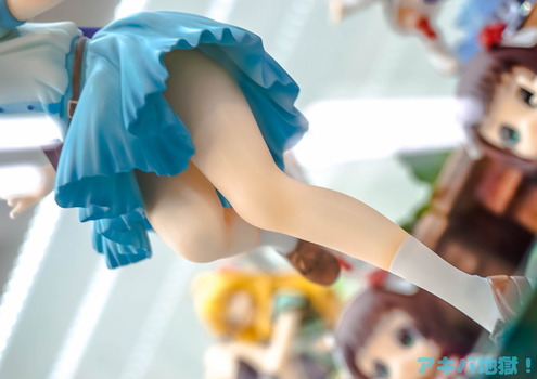 048