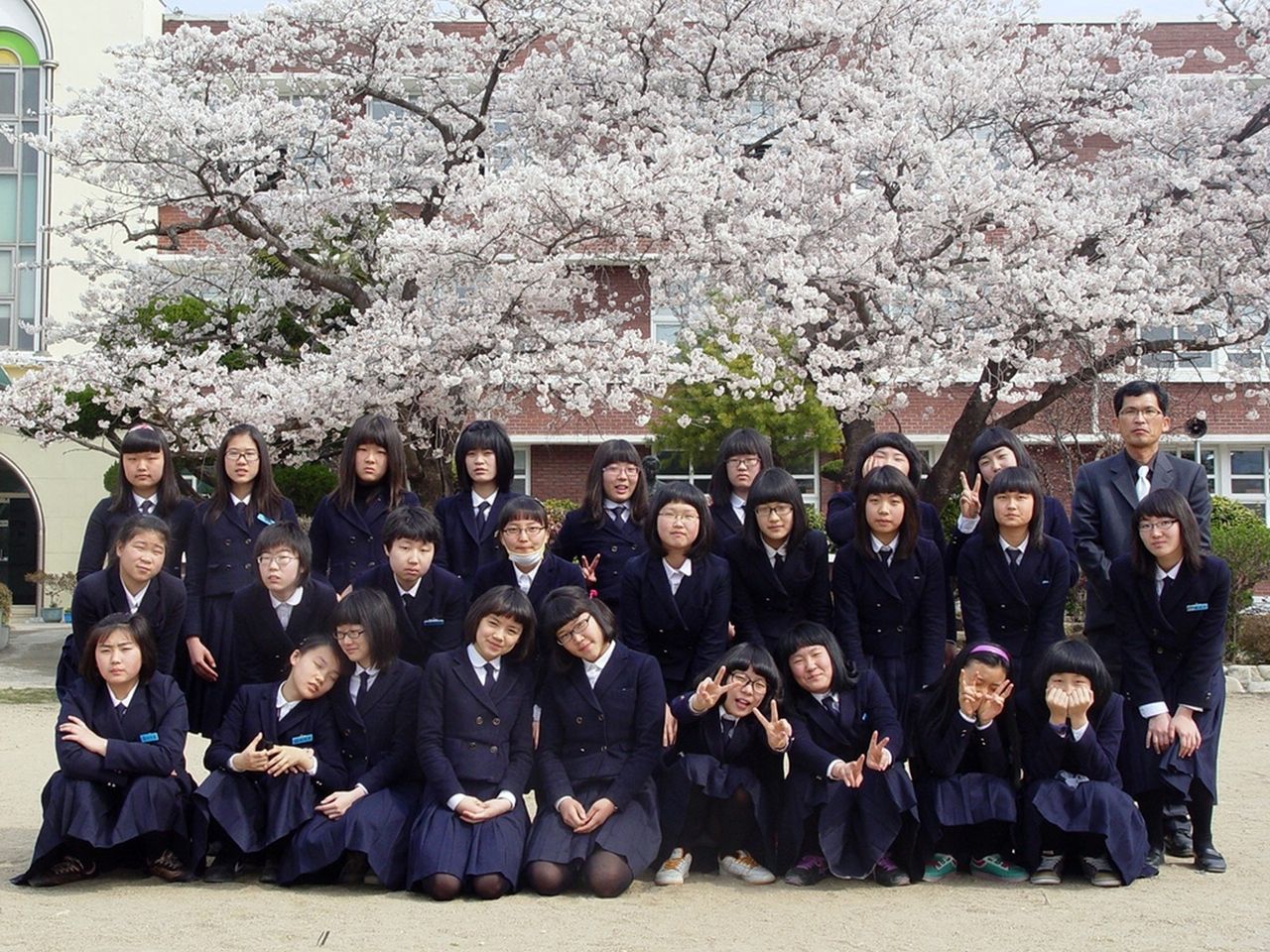 中学生集合写真ぱんちら投稿画像558枚 そそる集合写真中学生盗撮