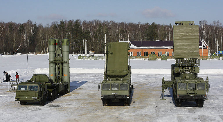 S-400「トリウームフ」地対空ミサイルシステム 発射車・レーダー車セット S-400「トリウームフ」地対空ミサイルシステム 発射車・レーダー車