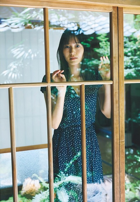 志田音々ちゃん　幼い色気 (4)