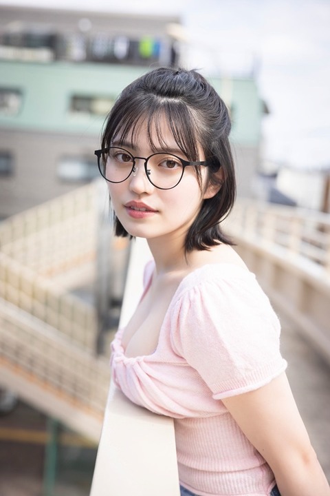 石浜芽衣ちゃん　手が届きそう (1)