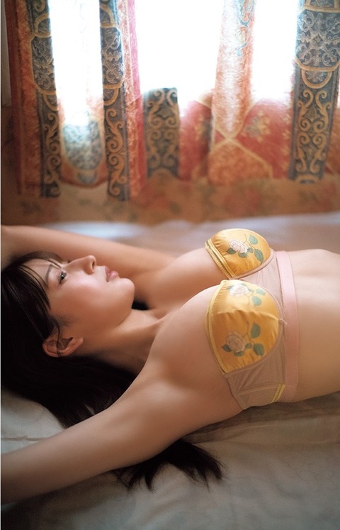 雪平莉左ちゃん　振り返ると、花 (5)