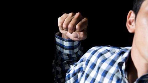 「毎日息子に暴力を振るわれます。」60代夫婦〈年金20万円・資産1億円〉だが…40代・無職の息子を抱えた家庭の悲劇【FPが解説】