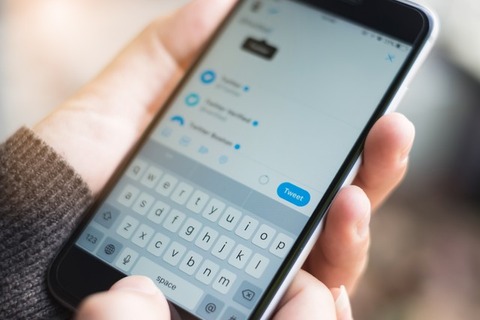 【スマホ中毒】スマホ使用NG 我慢できますか？「１日も耐えられない」→30代以下と50代で大きな差　男性を調査