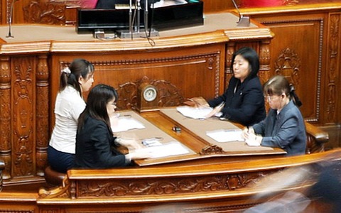【参議院】手書きの速記者を廃止　本会議など
