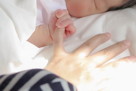 【赤ちゃん】電車で泣く赤ちゃんへの「ブチギレ」騒動、子育てのしづらさ浮き彫りに　「不寛容な社会」に挑む3社の取り組み ★2