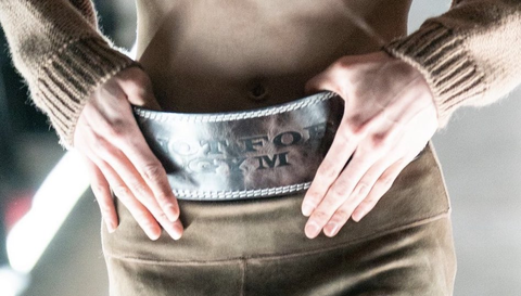 【困惑】ファッション業界、パワーベルトを巻き出すｗｗｗ